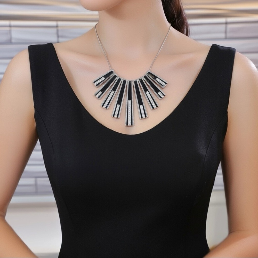 NWT Paparazzi Necklace, Earring and Bracelet Set